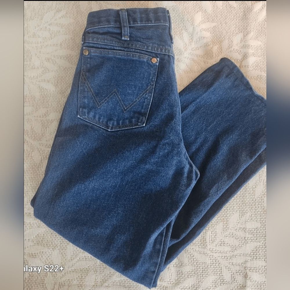 55 Wrangler Men's Straight Jeans, Short- Dark Blue Denim